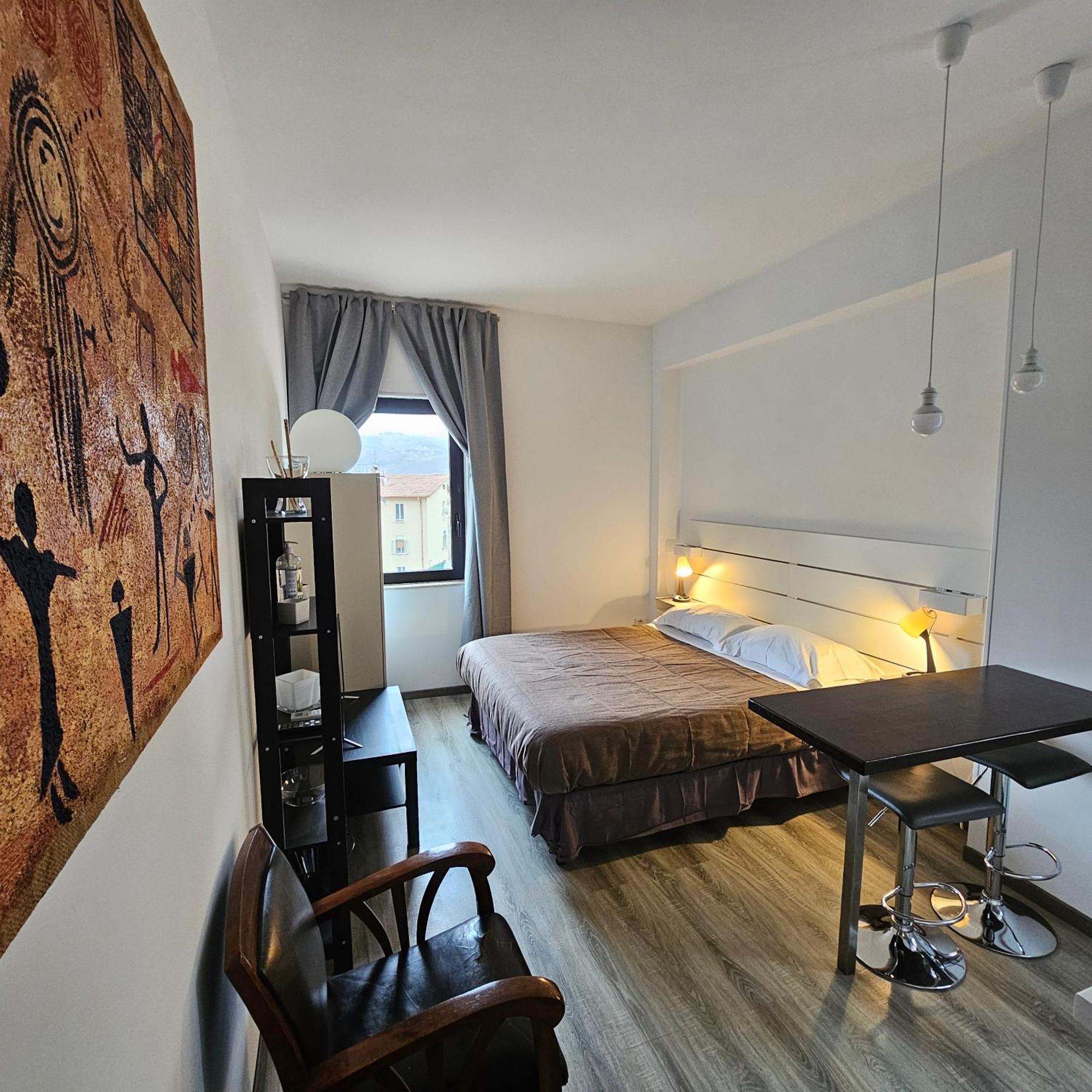 Room & Parking In Centro Citta Con Parcheggio Privato E Wifi Potenza Dış mekan fotoğraf