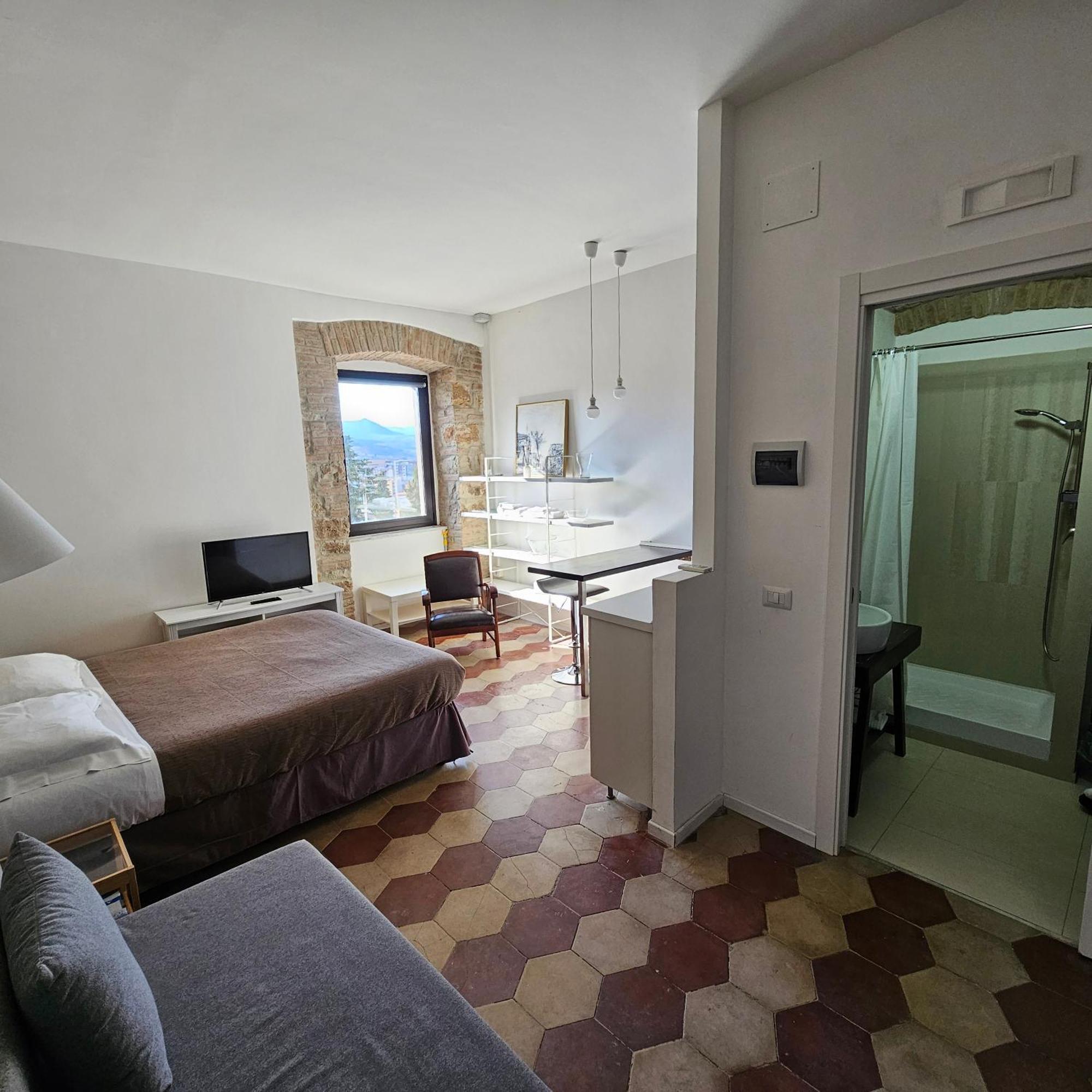 Room & Parking In Centro Citta Con Parcheggio Privato E Wifi Potenza Dış mekan fotoğraf