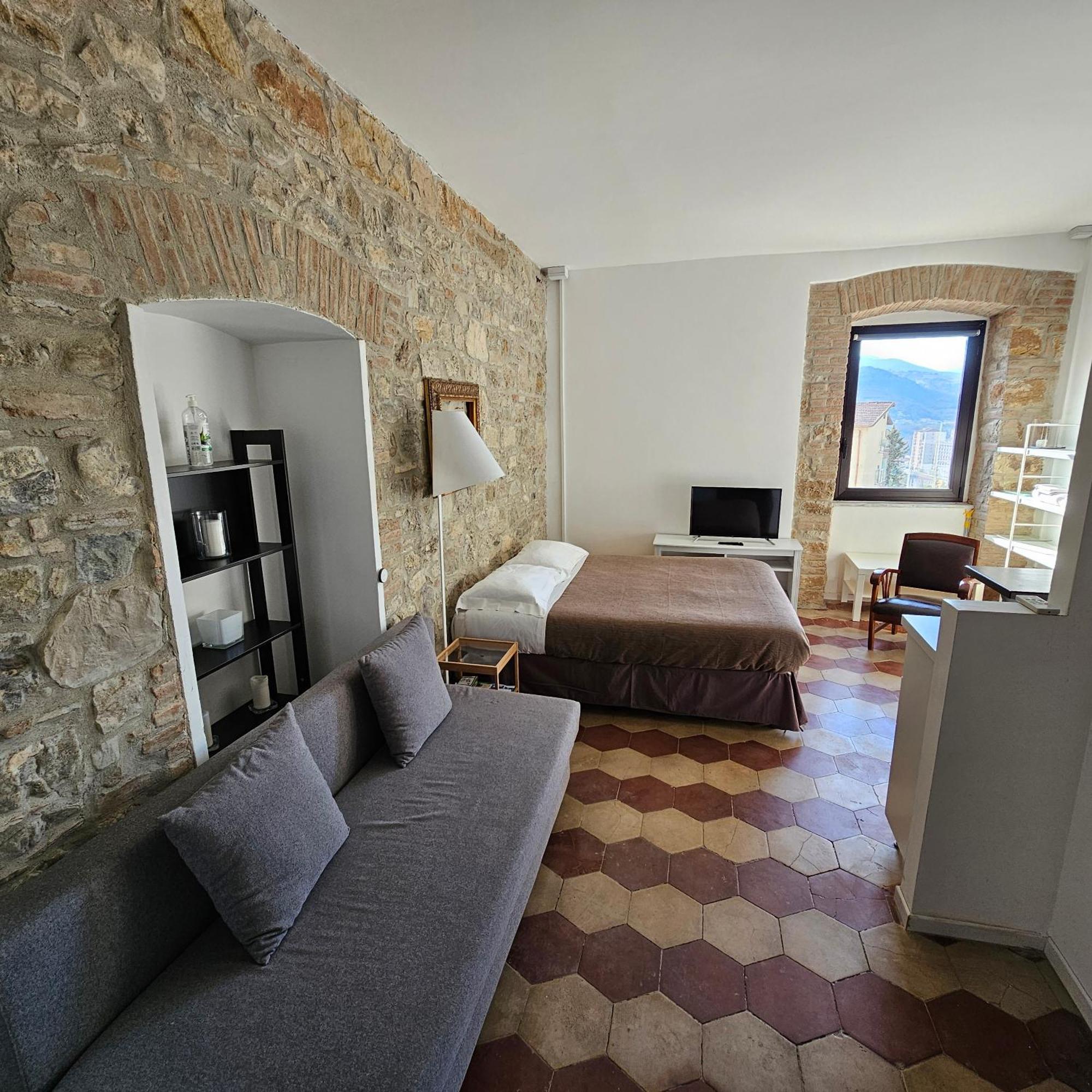 Room & Parking In Centro Citta Con Parcheggio Privato E Wifi Potenza Dış mekan fotoğraf