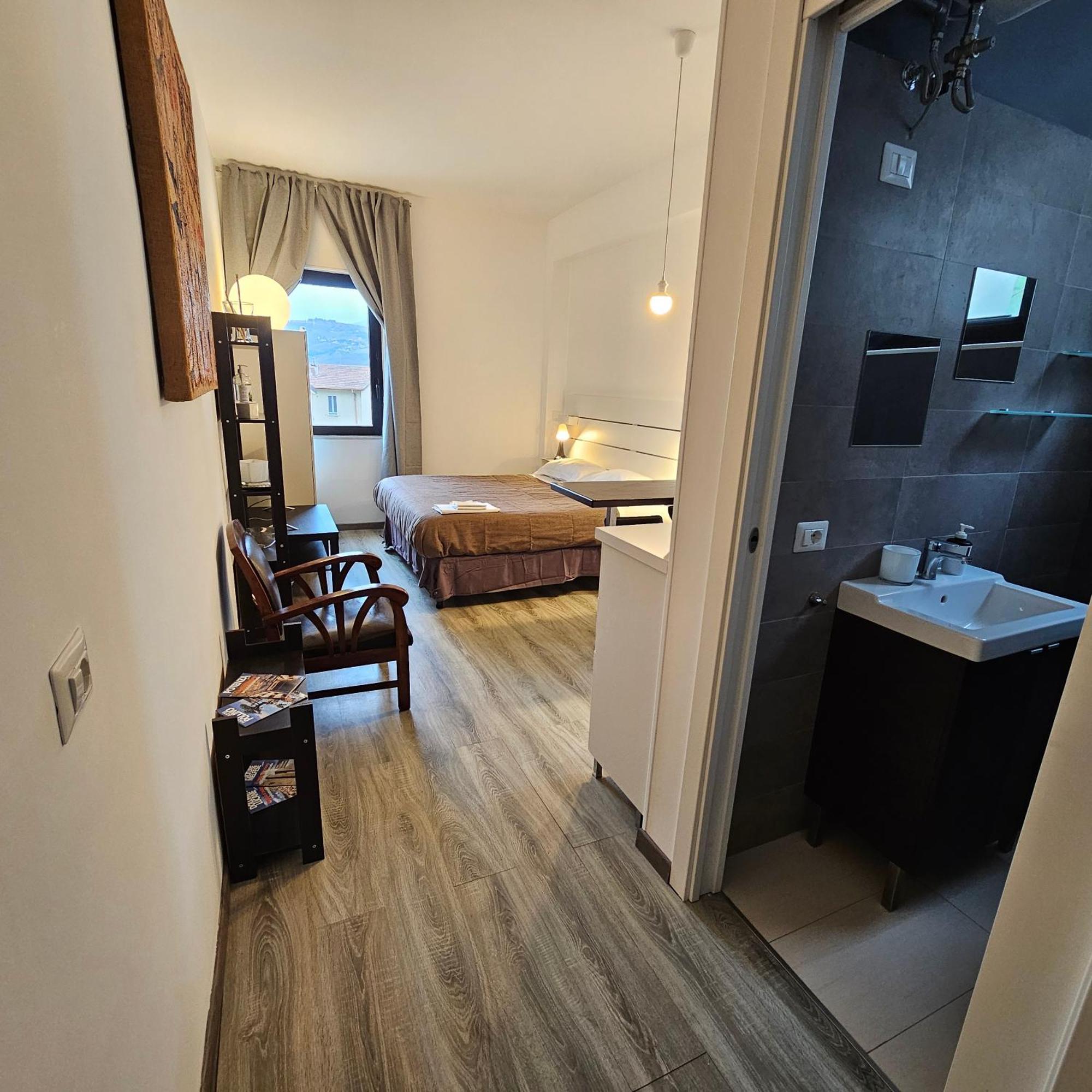Room & Parking In Centro Citta Con Parcheggio Privato E Wifi Potenza Dış mekan fotoğraf