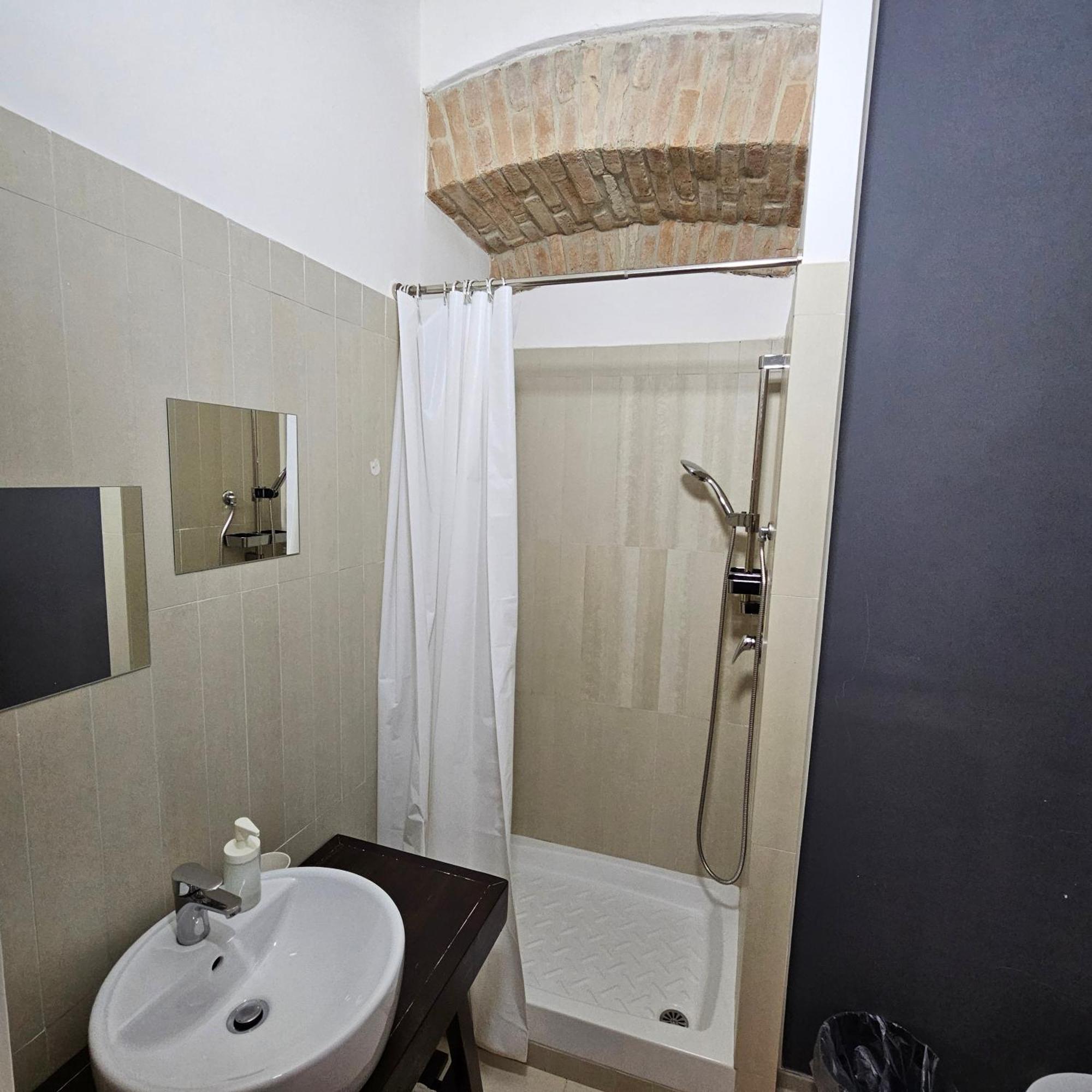 Room & Parking In Centro Citta Con Parcheggio Privato E Wifi Potenza Dış mekan fotoğraf