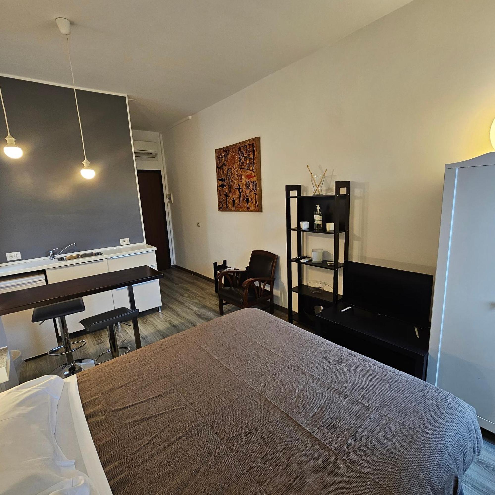 Room & Parking In Centro Citta Con Parcheggio Privato E Wifi Potenza Dış mekan fotoğraf