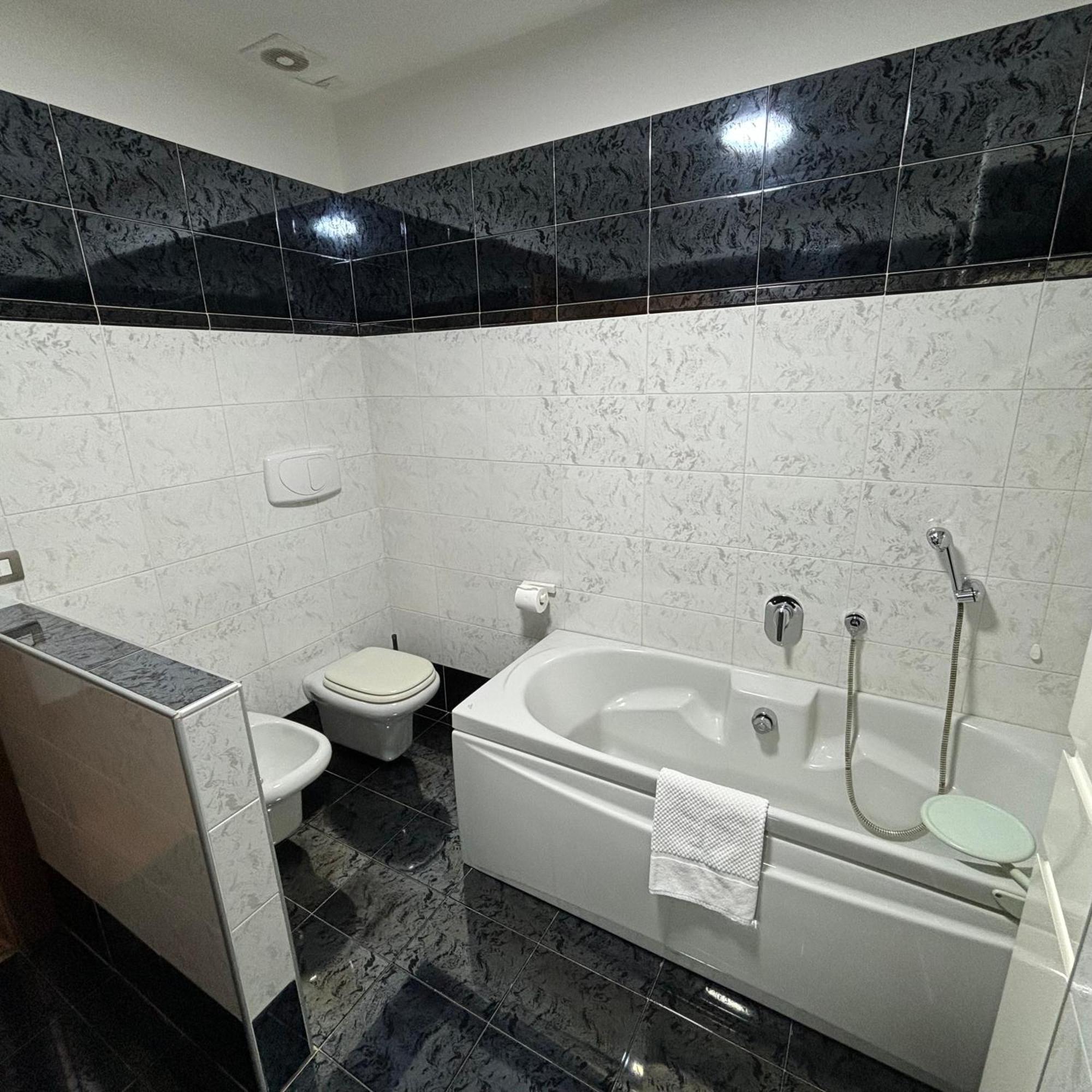 Room & Parking In Centro Citta Con Parcheggio Privato E Wifi Potenza Dış mekan fotoğraf