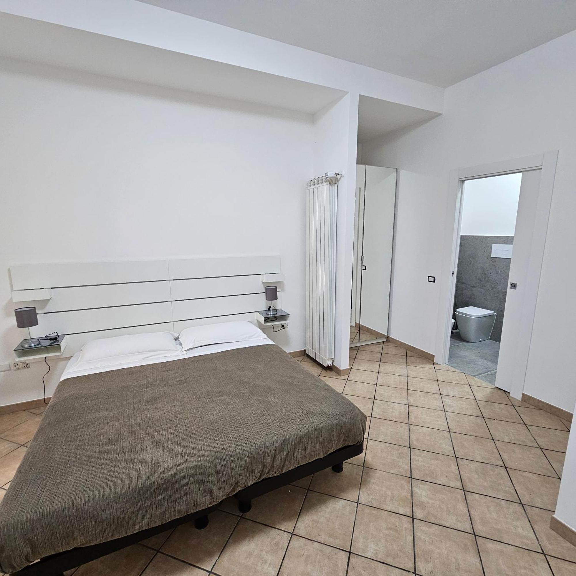 Room & Parking In Centro Citta Con Parcheggio Privato E Wifi Potenza Oda fotoğraf