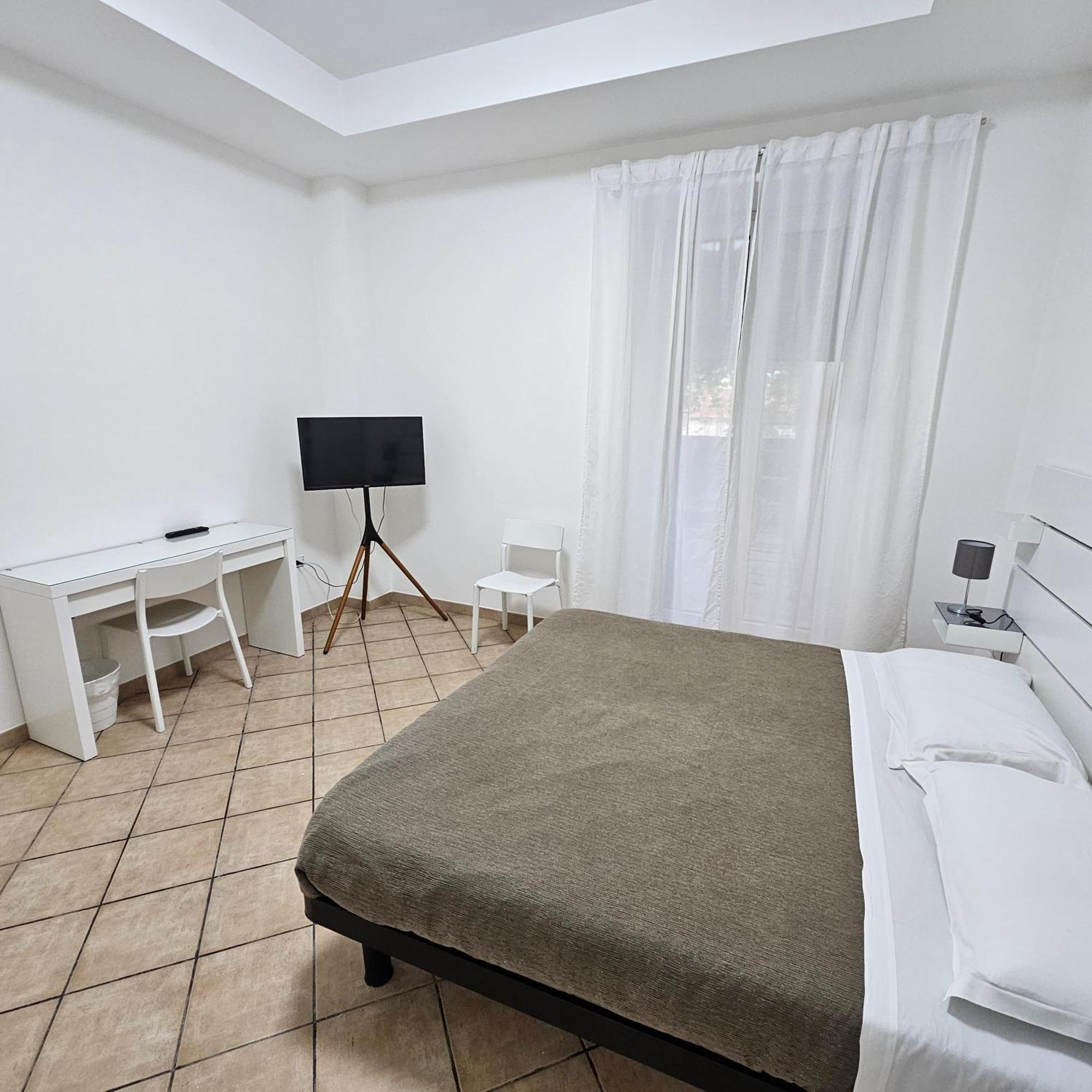 Room & Parking In Centro Citta Con Parcheggio Privato E Wifi Potenza Dış mekan fotoğraf