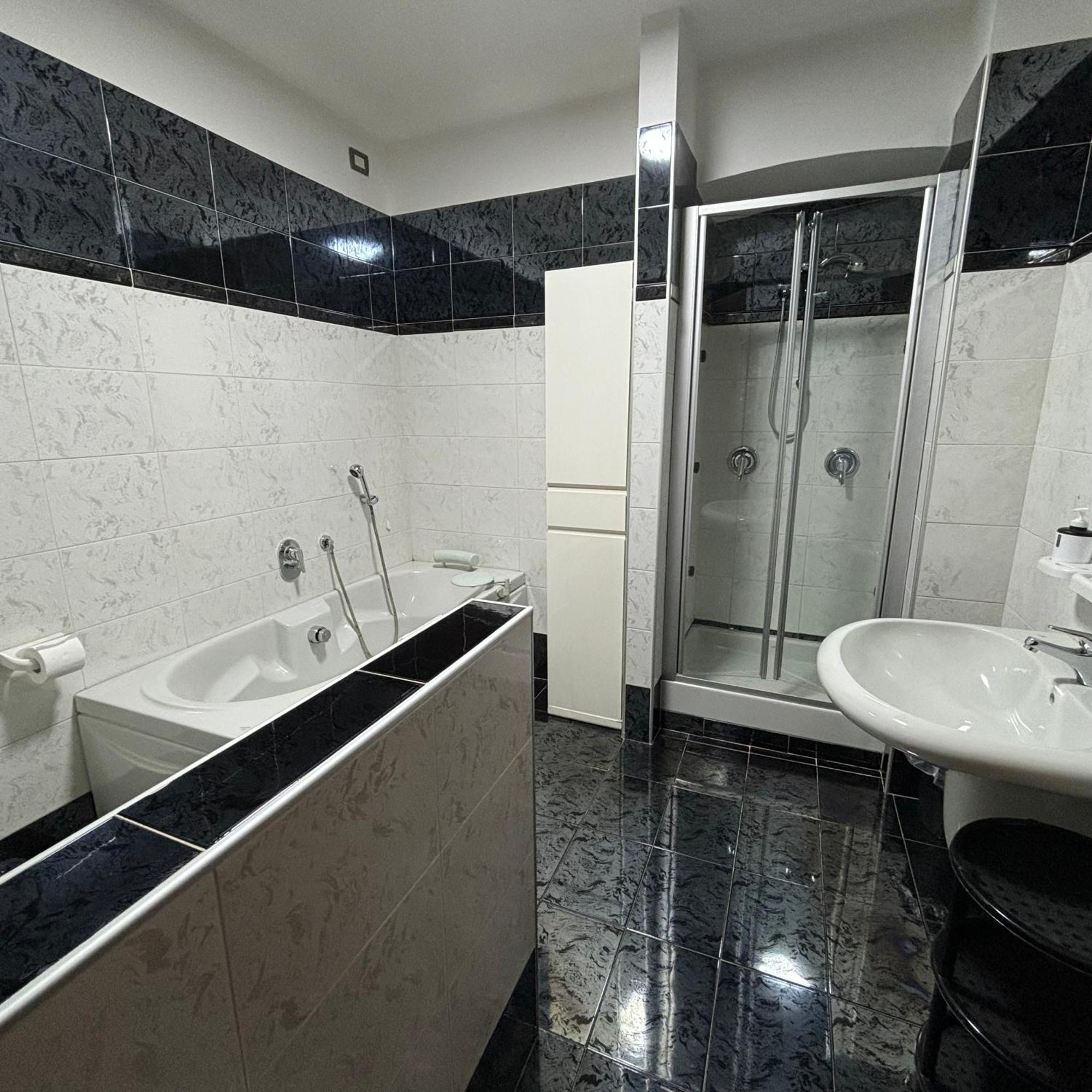 Room & Parking In Centro Citta Con Parcheggio Privato E Wifi Potenza Dış mekan fotoğraf