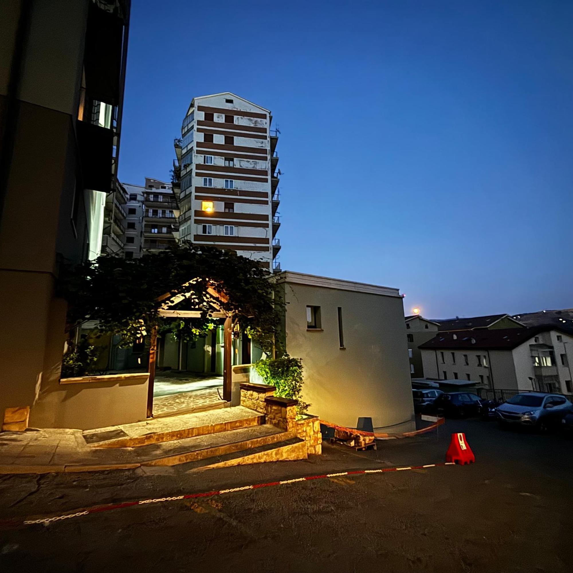 Room & Parking In Centro Citta Con Parcheggio Privato E Wifi Potenza Dış mekan fotoğraf